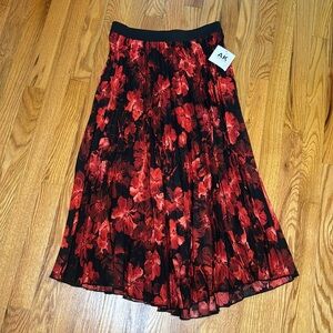NWT Anne Klein Women’s Black/Red Floral Pleated Skirt Sz S